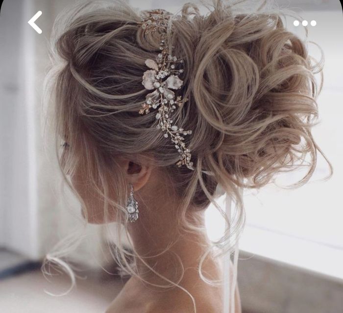 Acconciatura forse, trucco no 🫤 6