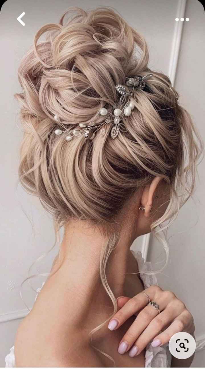 Acconciatura forse, trucco no 🫤 - 1