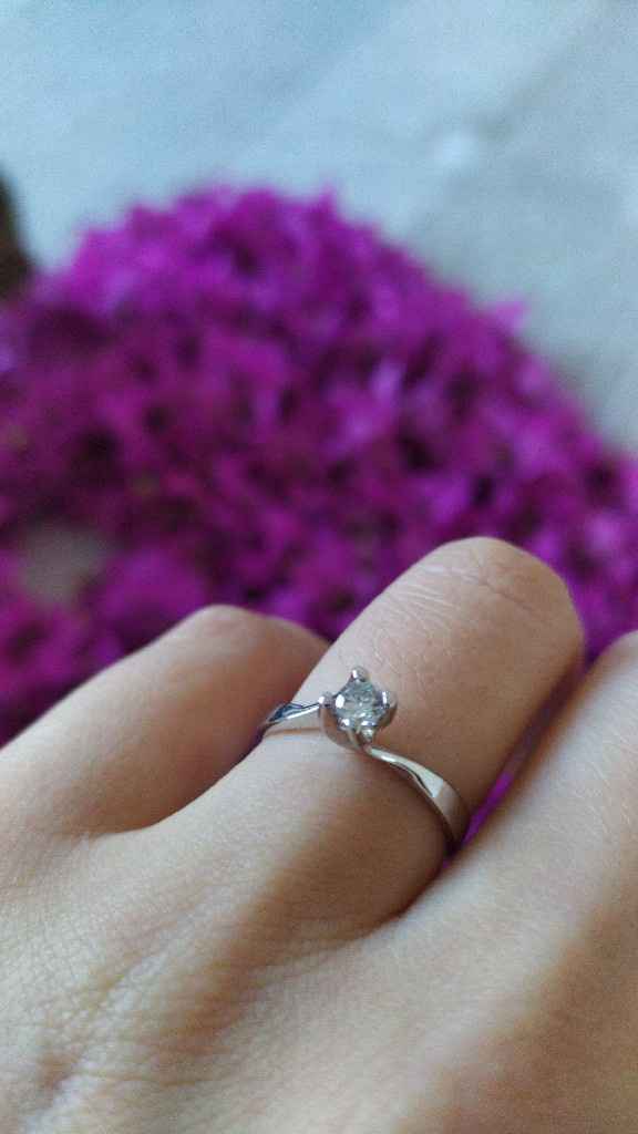 E ora mostraci una foto del tuo anello di fidanzamento! - 1