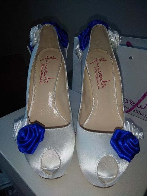 Le mie scarpe bianche e blu! - 2