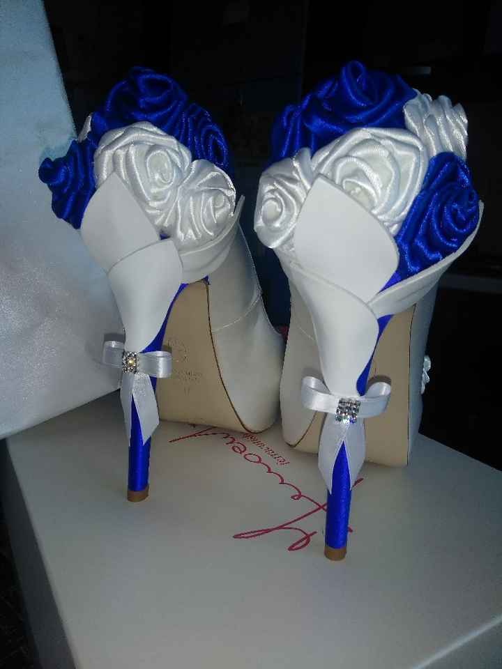 Le mie scarpe bianche e blu! - 1