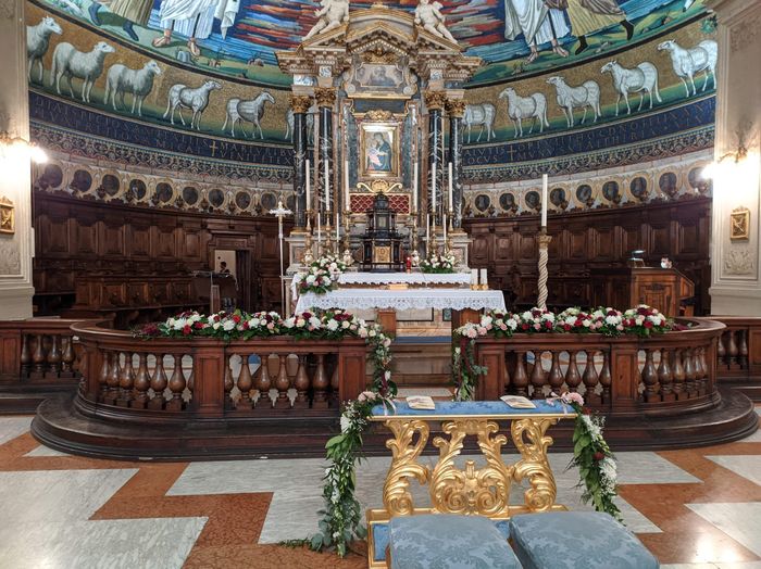 Come addobbare una chiesa piccola? 1