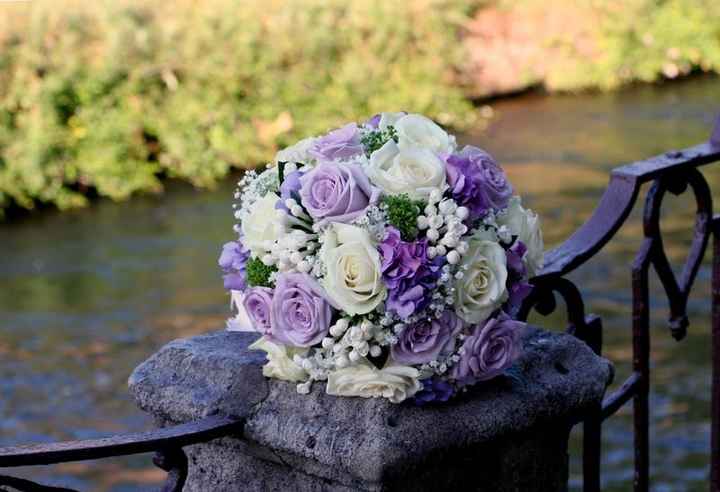 Bouquet per abito bianco e lilla - 1