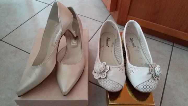 Scarpe ufficiali e scarpe di riserva - 1