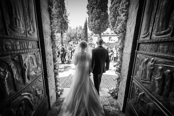 L'USCITA DALLA CHIESA