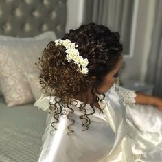 Sposa con capelli ricci lunghi!!! acconciatura help 2