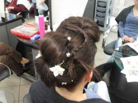 prima acconciatura fiore