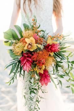Un matrimonio con fiori tropicali 9