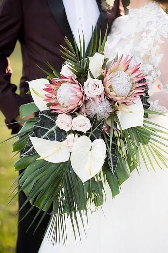 Un matrimonio con fiori tropicali 12