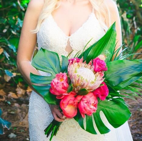 Un matrimonio con fiori tropicali 16
