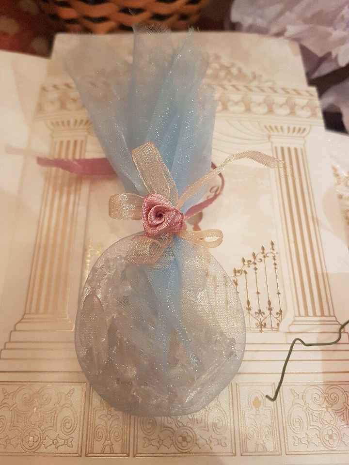 Preparazione sacchettini bomboniere