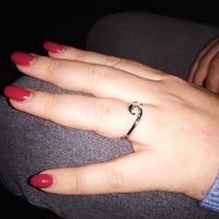 E ora mostraci una foto del tuo anello di fidanzamento! - 1