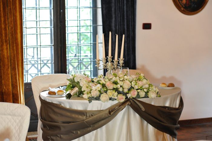 Decorazioni tavolo sposi foto 📷 - 1