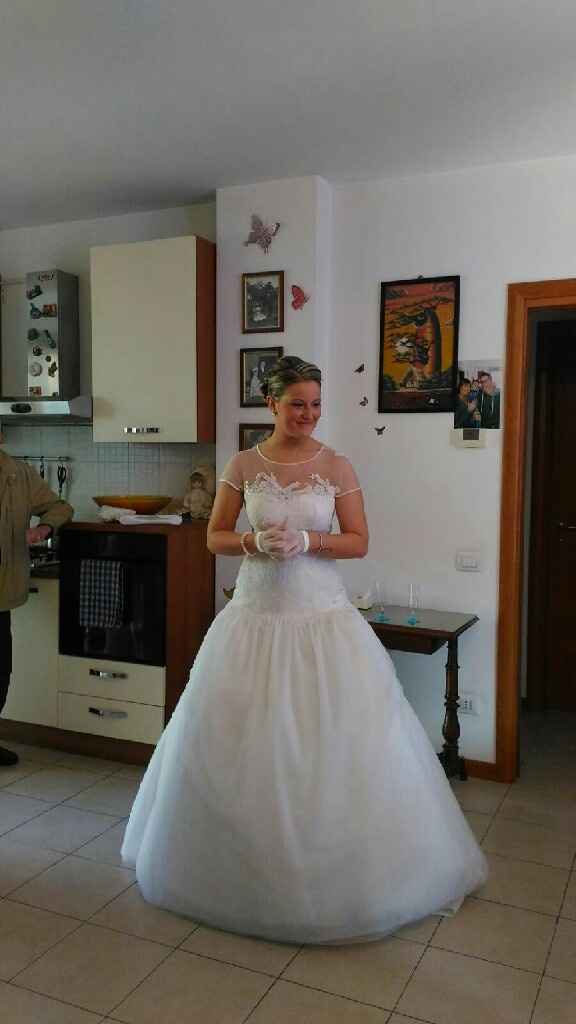 Abito da principessa con ampia gonna in tulle - 1