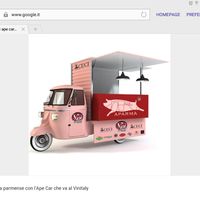 Sfizioso intrattenimento fuori chiesa