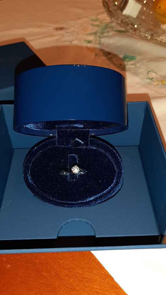 E ora mostraci una foto del tuo anello di fidanzamento! - 1