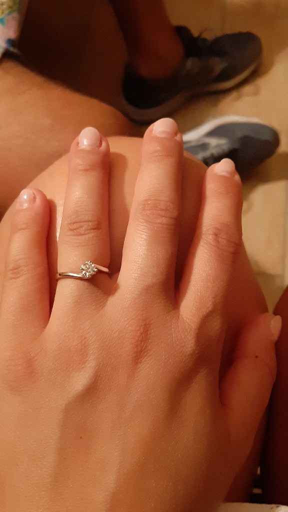 E ora mostraci una foto del tuo anello di fidanzamento! - 2
