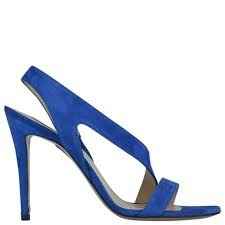 IN CERCA DI SCARPE BLU...