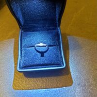 E ora mostraci una foto del tuo anello di fidanzamento! - 1