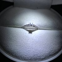 E ora mostraci una foto del tuo anello di fidanzamento! - 1