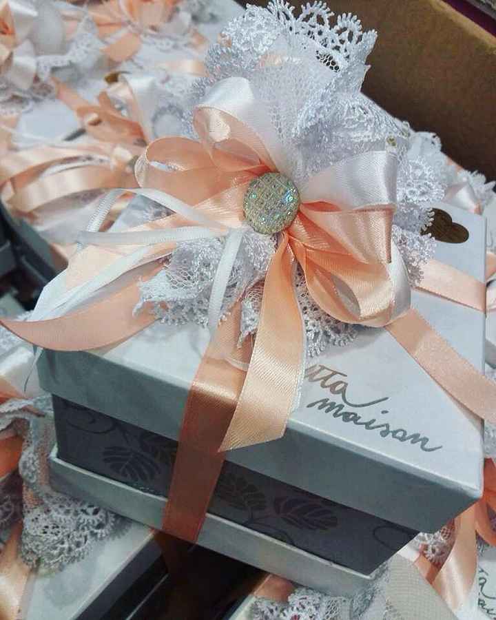 Color pesca rosa e bianco... - 6