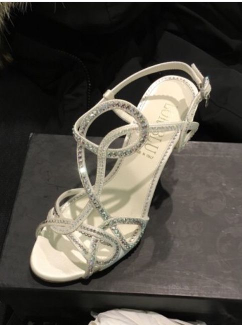Sono curiosa di vedere le vostre scarpe. .. - 1