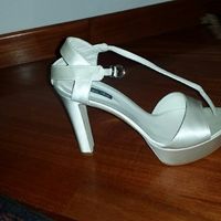 Che voto dareste a queste scarpe da sposa? - 1