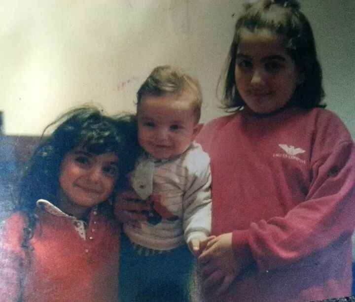 Una nostra foto da bambina e da adulta - 1