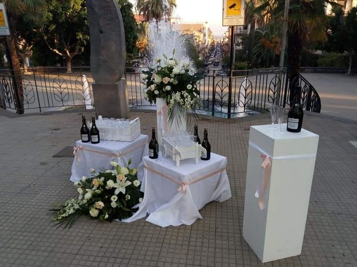 Brindisi fuori dalla chiesa 1