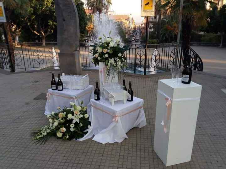 Brindisi fuori dalla chiesa - 1