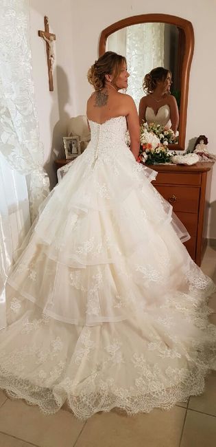 Abito da sposa a balze: si usa ancora ? 5