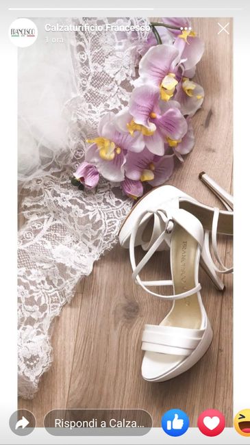 Scarpe cipria con vestito bianco 2