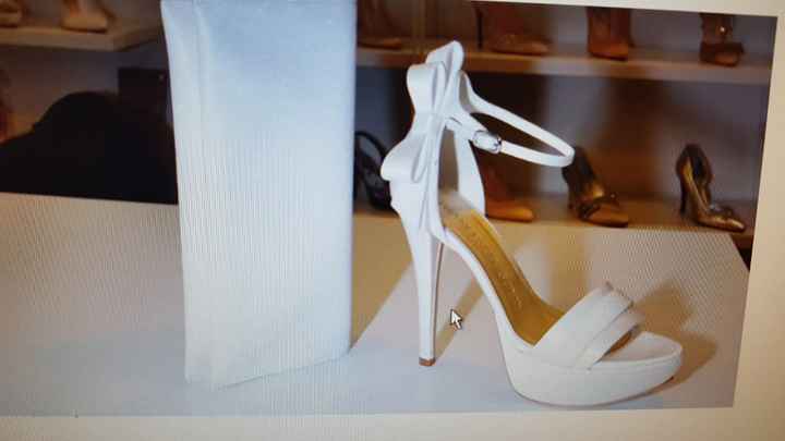 bianco raso con brillantini sulla fascietta anteriore