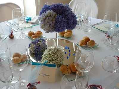 allestimento tavolo blu e bianco