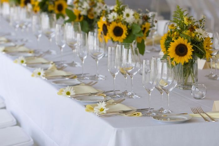 allestimento tavoli girasoli