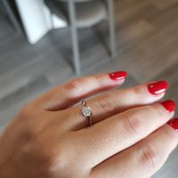 E ora mostraci una foto del tuo anello di fidanzamento! - 1