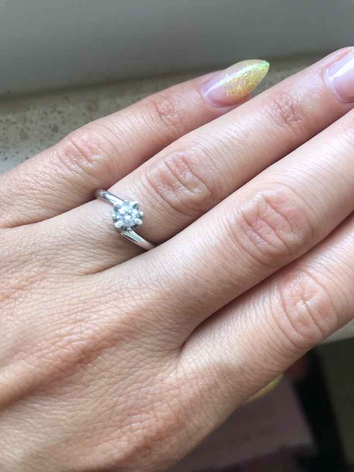 E ora mostraci una foto del tuo anello di fidanzamento! - 1