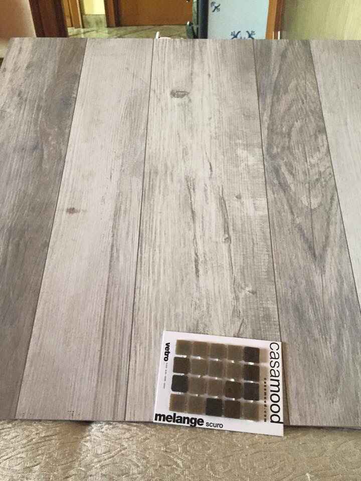 Curiosita' pavimento. - 1