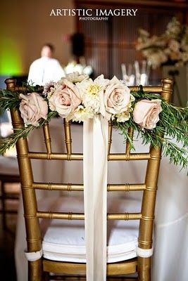 Allestimento sedia sposi