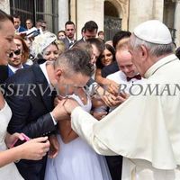 Benedizione apostolica e udienza sposi novelli del Santo Padre - 1