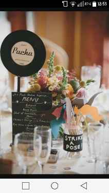 Vinile e menu al tavolo