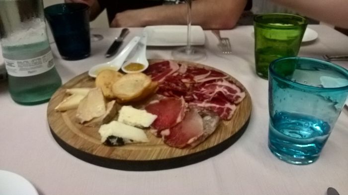 Tagliere di salumi e formaggi umbri