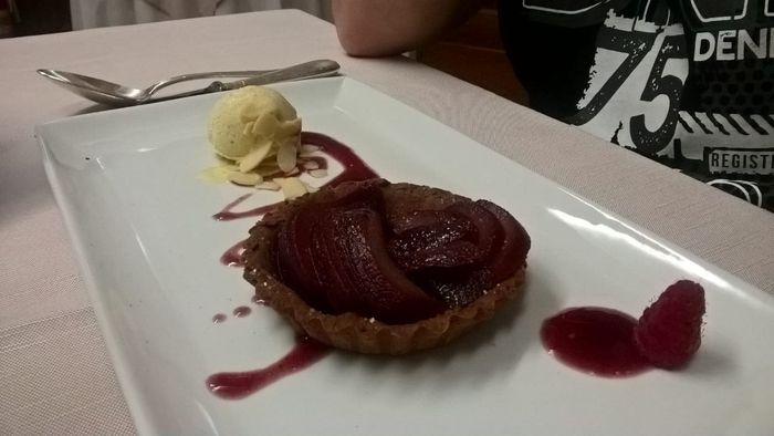 Tartelletta di pere con gelato alla crema