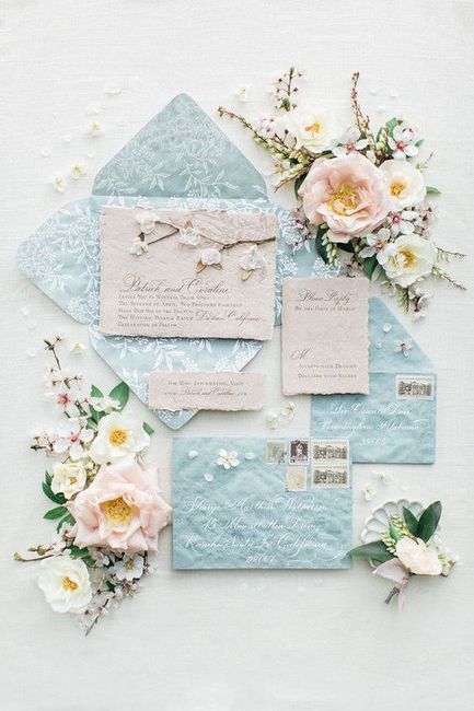 Azzurro e bianco con interno stampato a fiori