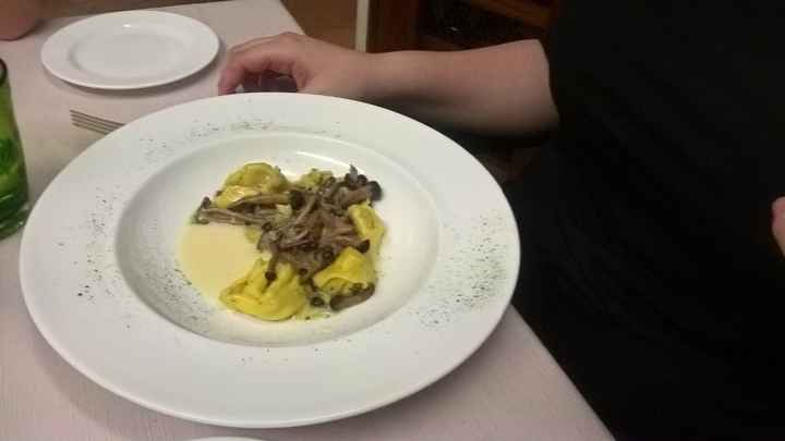 Tortelli con ripieno di patate e ciauscolo con fonduta di parmigiano e funghi
