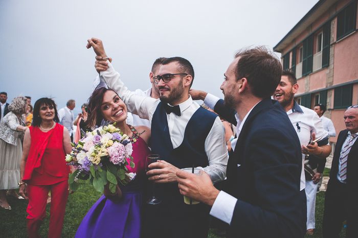 Sposine datemi un'idea di come dare il bouquet da sposa😍 4