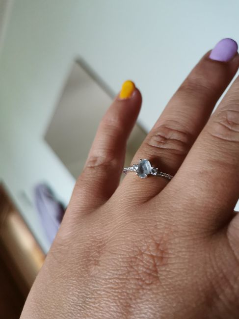 E ora mostraci una foto del tuo anello di fidanzamento! - 1