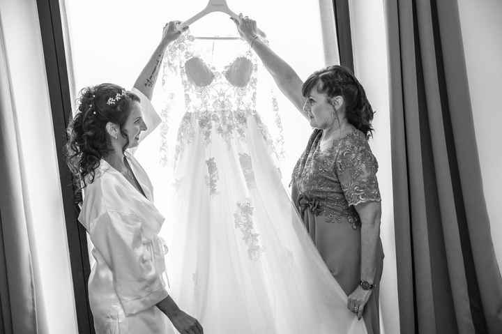 Acconciature semiraccolte con fermagli o decorazioni 🌼 - 1