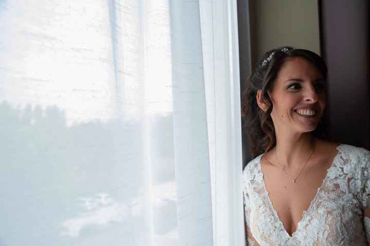 Acconciature semiraccolte con fermagli o decorazioni 🌼 - 3