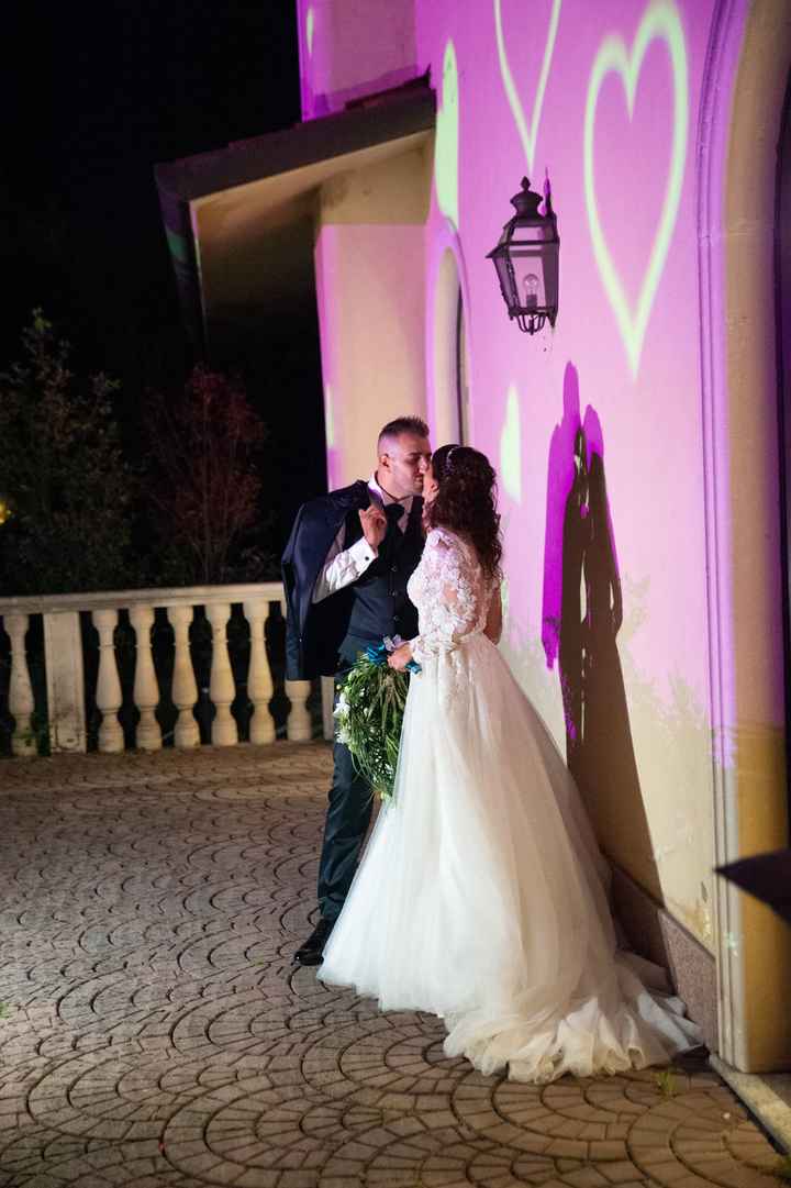 Acconciature semiraccolte con fermagli o decorazioni 🌼 - 4